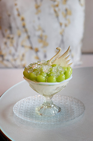 Palace Hotel Tokyo The Palace Lounge Autumn 2026 Shine Muscat Parfait T2 | © 美しい国の、美しい一日がある。2024 Palace Hotel Tokyo The Palace Lounge Autumn 2026 Shine Muscat Parfait T2 | © 美しい国の、美しい一日がある。2024