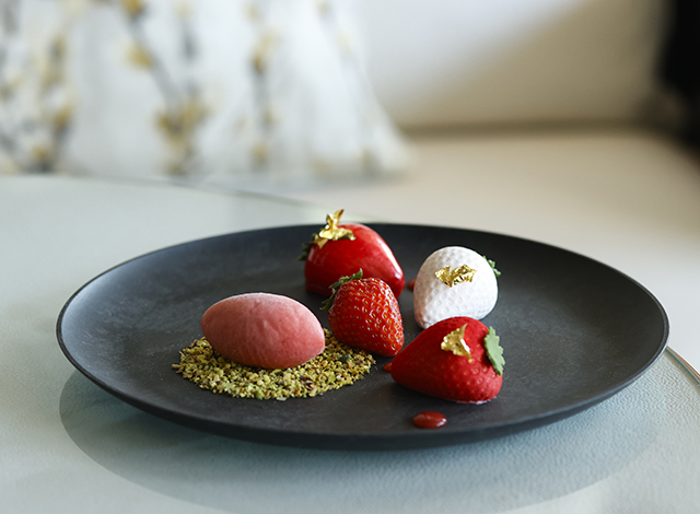 Palace Hotel Tokyo The Palace Lounge Food Loss Bank Collaboration Echigo Hime Strawberry Hide K 1896 | © 美しい国の、美しい一日がある。2024