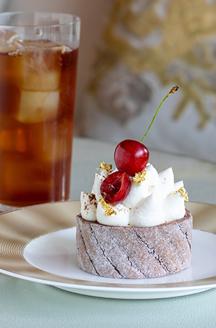 Palace Hotel Tokyo The Palace Lounge France Patisserie Week Charlotte Aux Fruits Rouges T2 | © 美しい国の、美しい一日がある。2024