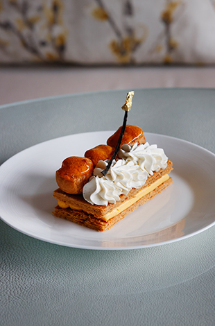 Palace Hotel Tokyo The Palace Lounge France Patisserie Week Saint Honore T2 | © 美しい国の、美しい一日がある。2024