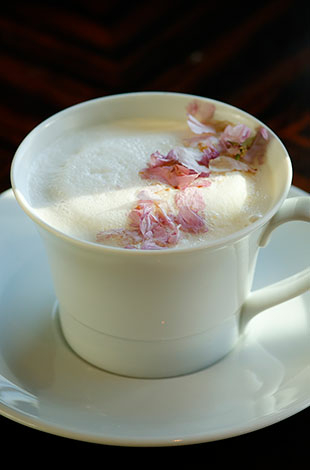Palace Hotel Tokyo – The Palace Lounge – Spring 2023 – Sakura Royal Milk Tea