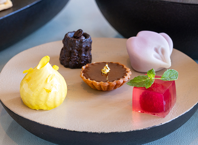 Palace Hotel Tokyo The Palace Lounge Spring 2026 Afternoon Tea Stones Sweets II | © 美しい国の、美しい一日がある。2024 Palace Hotel Tokyo The Palace Lounge Spring 2026 Afternoon Tea Stones Sweets II | © 美しい国の、美しい一日がある。2024