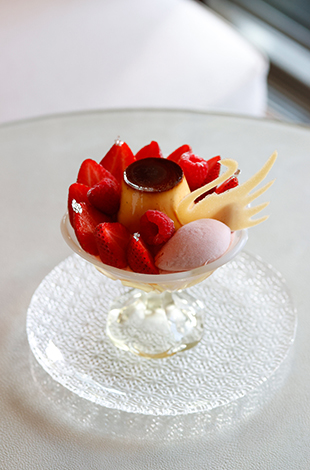 Strawberry-Selections-Pudding-a-la-Mode