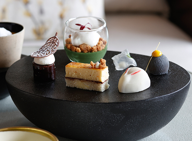 Palace Hotel Tokyo The Palace Lounge Winter 2025 Afternoon Tea Stones Sweets | © 美しい国の、美しい一日がある。2024 Palace Hotel Tokyo The Palace Lounge Winter 2025 Afternoon Tea Stones Sweets | © 美しい国の、美しい一日がある。2024