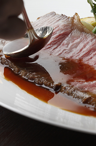 Palace-Hotel-Tokyo-Traditional-Menus-Roast-Beef-T2