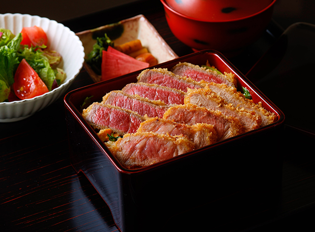 Palace Hotel Tokyo Wadakura Autumn 2026 Wagyu And Tokyo Yawaraton Cutlets Over Rice | © 美しい国の、美しい一日がある。2024 Palace Hotel Tokyo Wadakura Autumn 2026 Wagyu And Tokyo Yawaraton Cutlets Over Rice | © 美しい国の、美しい一日がある。2024