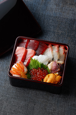 Palace Hotel Tokyo Wadakura Winter 2025 Sashimi Over Rice In A Lacquer Box T2 | © 美しい国の、美しい一日がある。2024