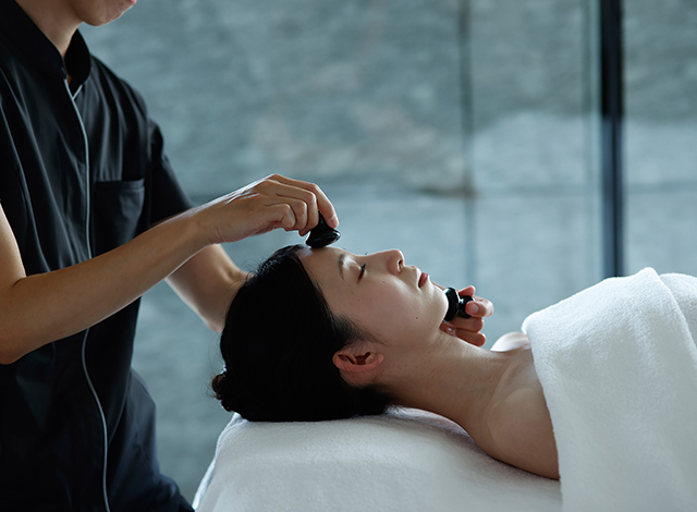 Palace Hotel Tokyo Evian SPA TOKYO Winter 2025 Timeless Winter Glow | © 美しい国の、美しい一日がある。2024